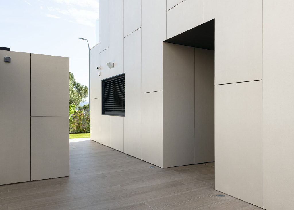 Placă Ceramică FRONTEK S201 Alb-Gri Arhitectural — Fațadă Ventilată 1
