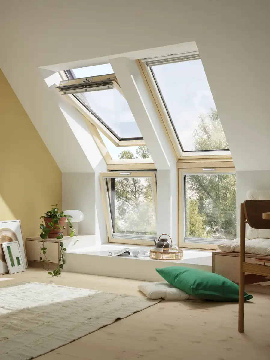 Fereastră de Mansardă Pivotantă VELUX GGU (PVC)